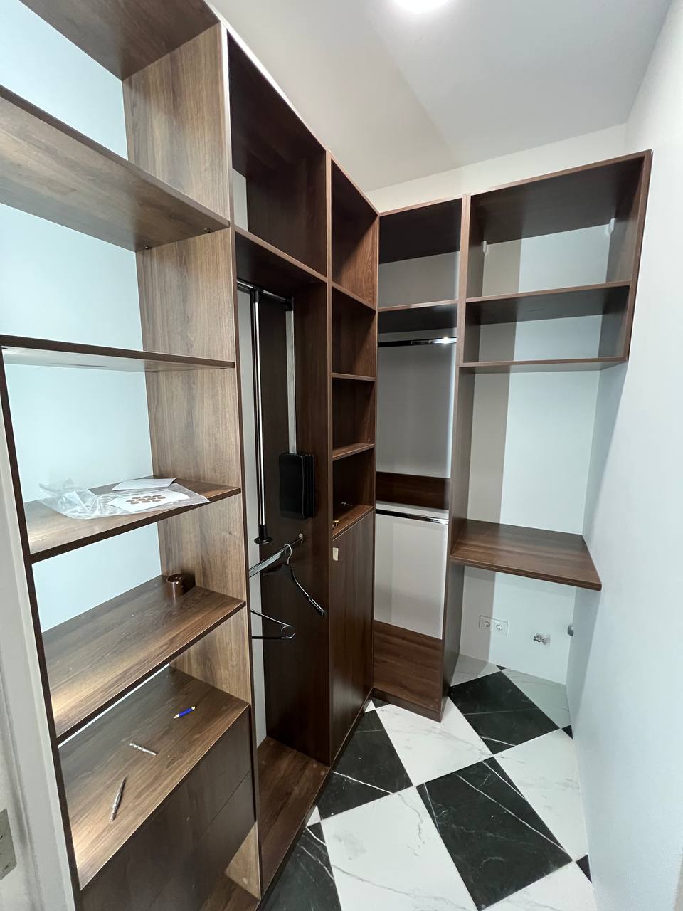 Гардеробная угловая Деревянная орех